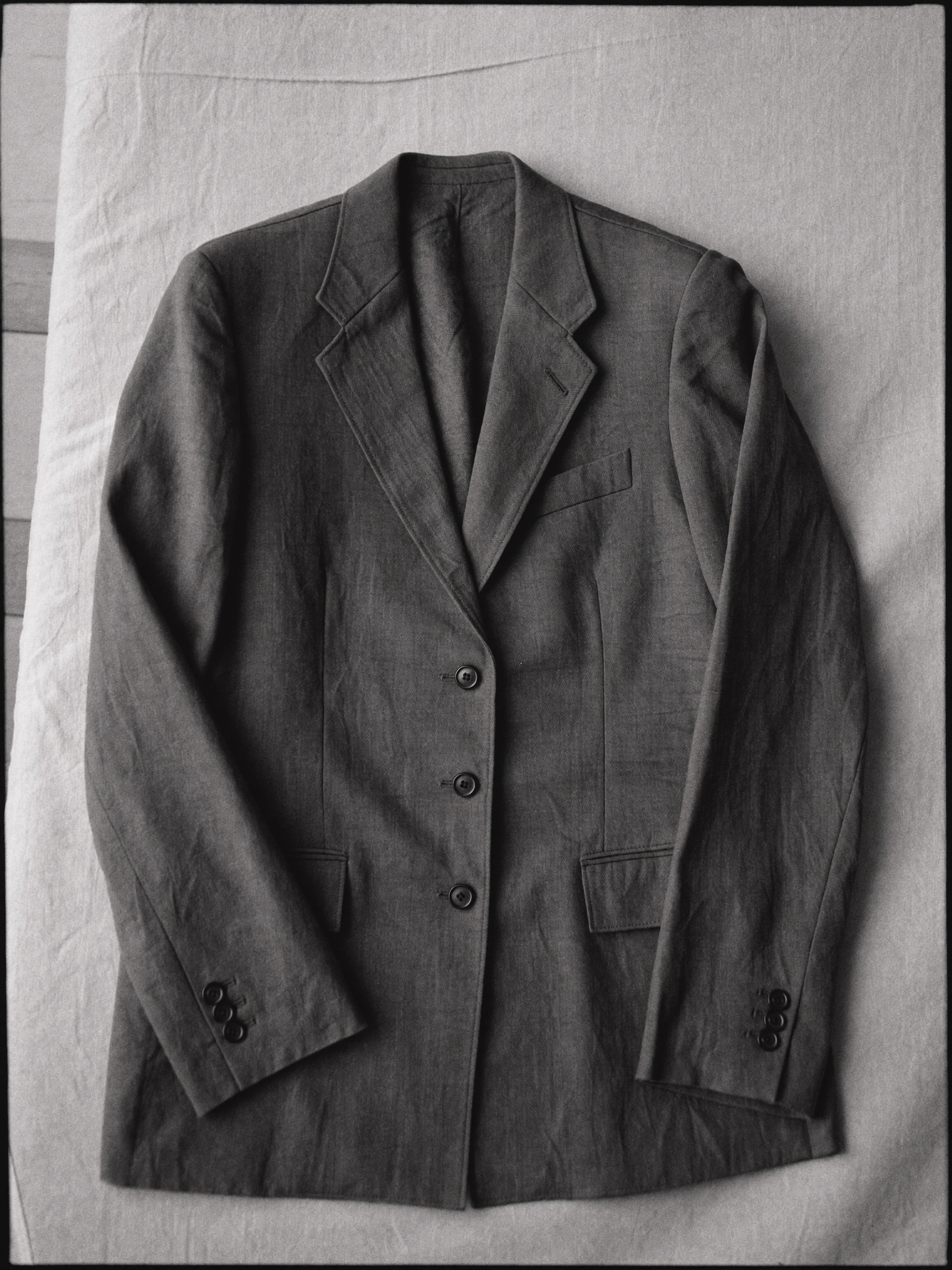 The Linen Blazer — Voss & Grey